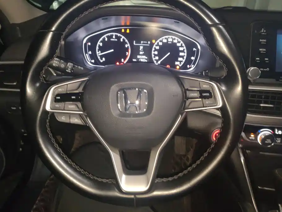 Honda Accord — фото 15