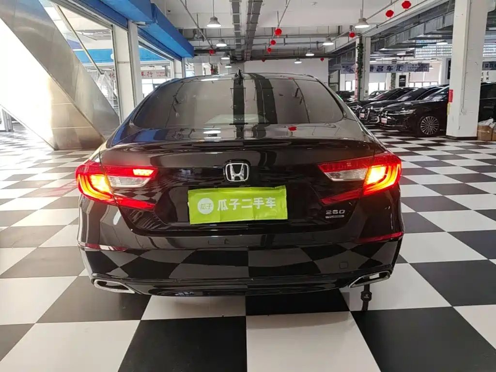 Honda Accord — фото 6