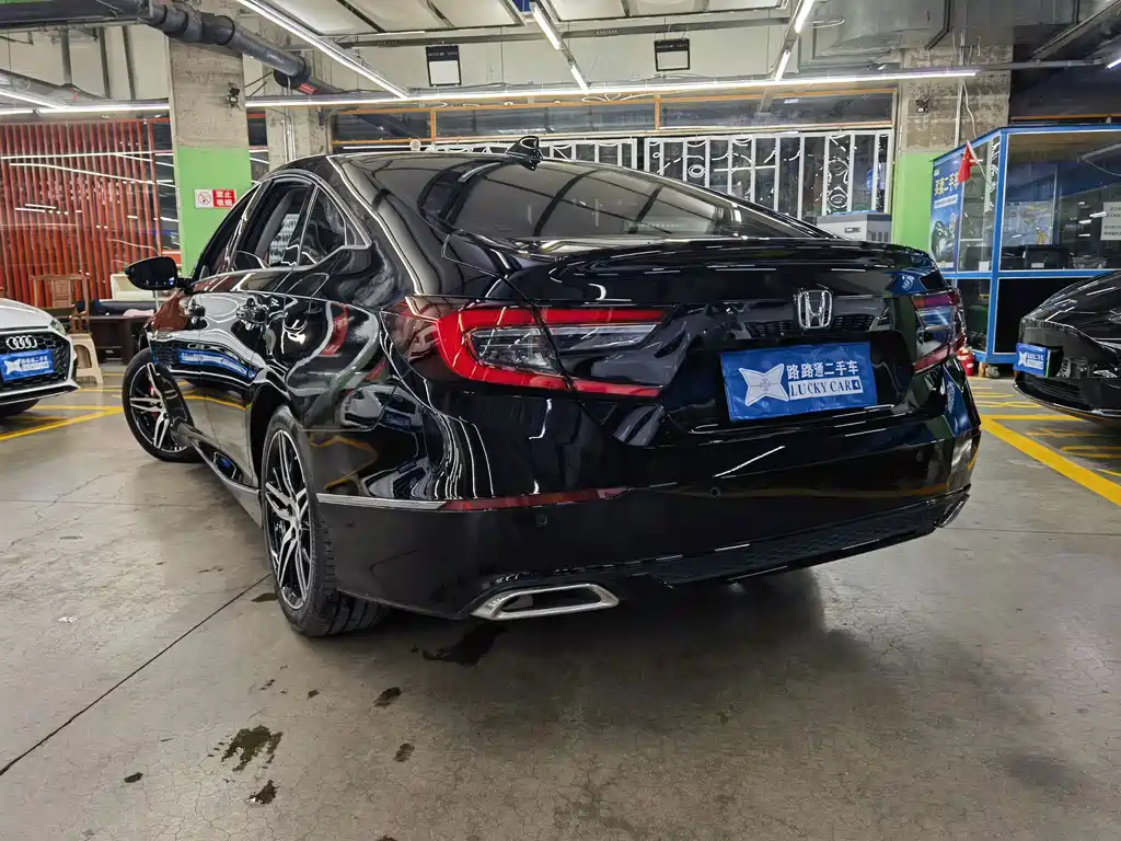 Honda Accord — фото 6