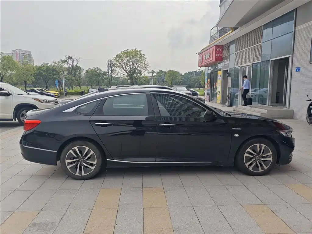 Honda Accord — фото 3