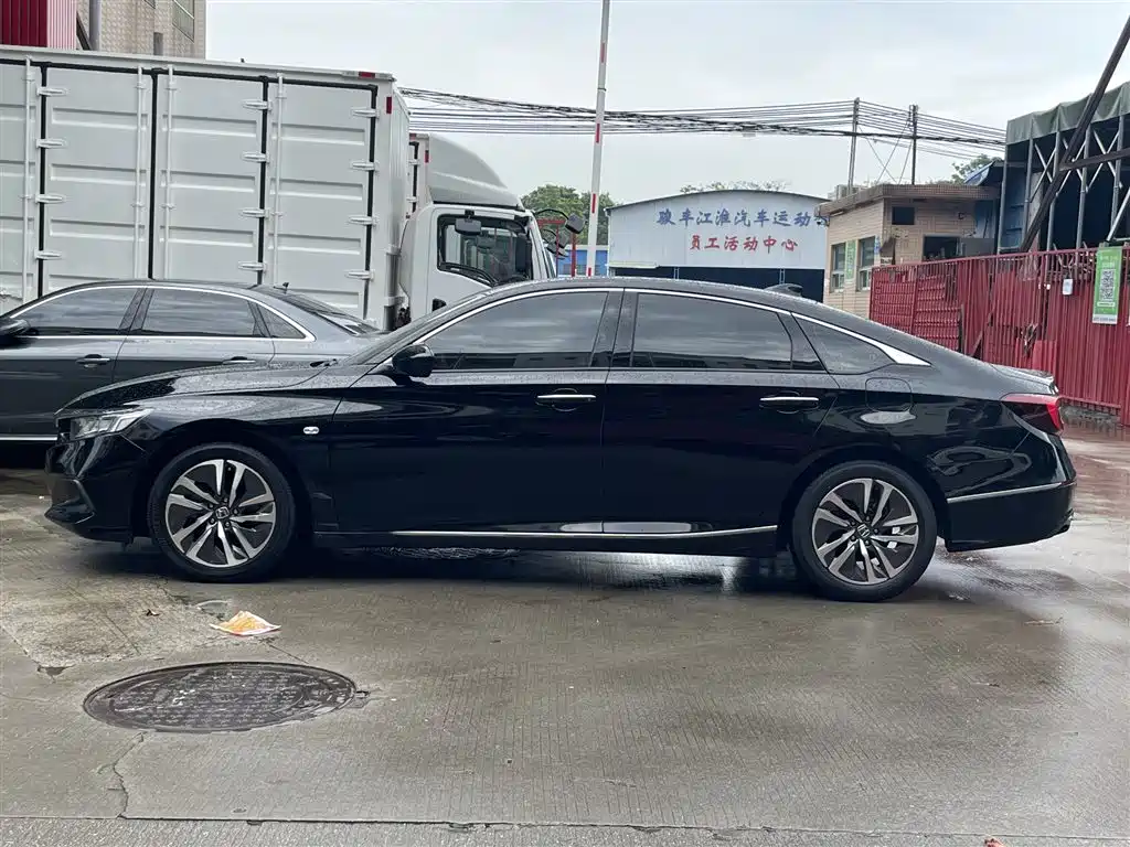 Honda Accord — фото 3
