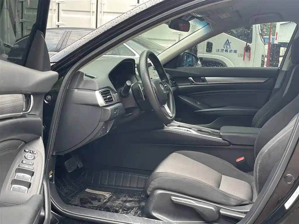 Honda Accord — фото 6