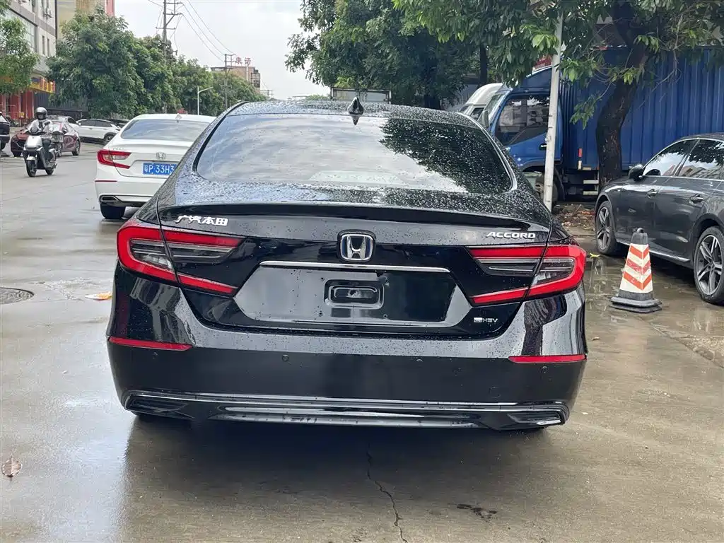 Honda Accord — фото 8