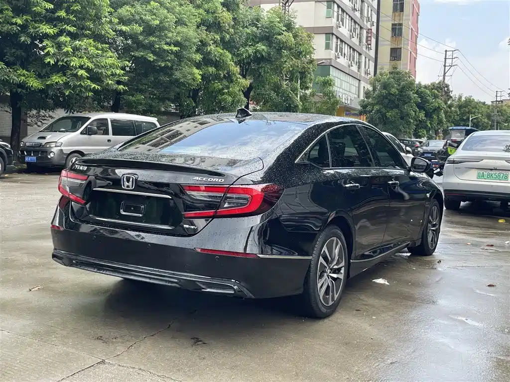Honda Accord — фото 9