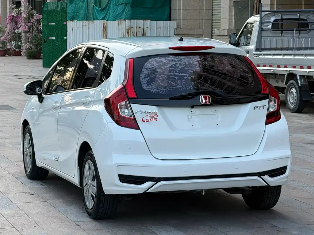Honda Fit — фото 8