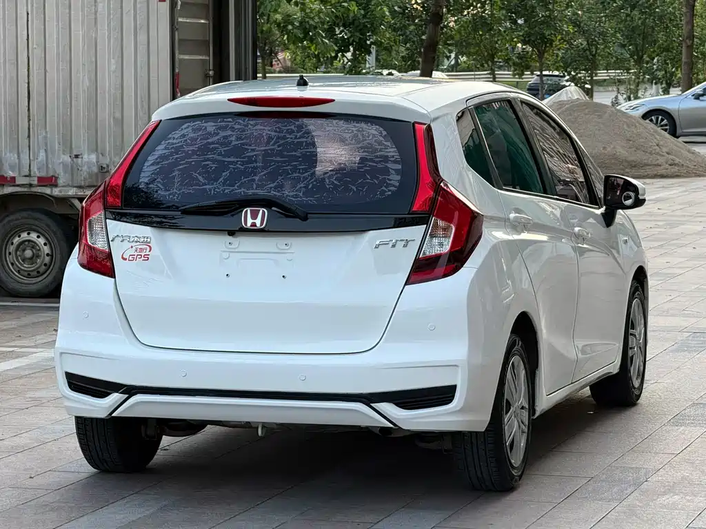 Honda Fit — фото 9