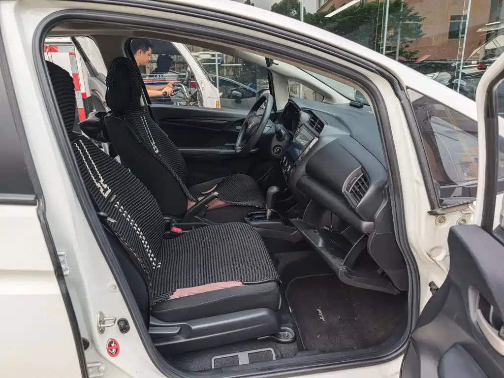 Honda Fit — фото 5