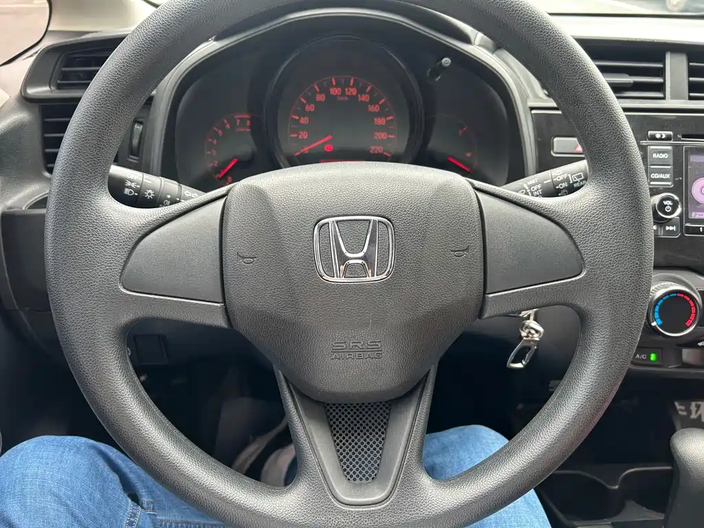 Honda Fit — фото 11