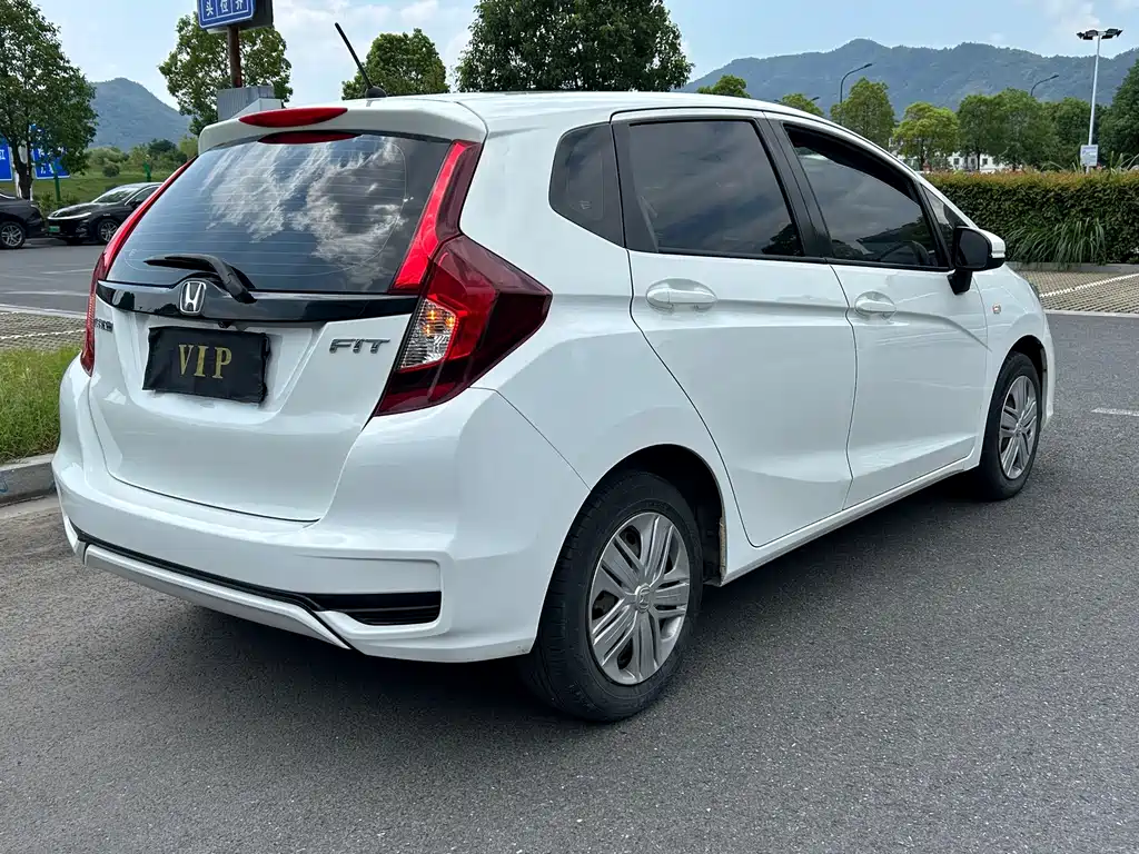Honda Fit — фото 9