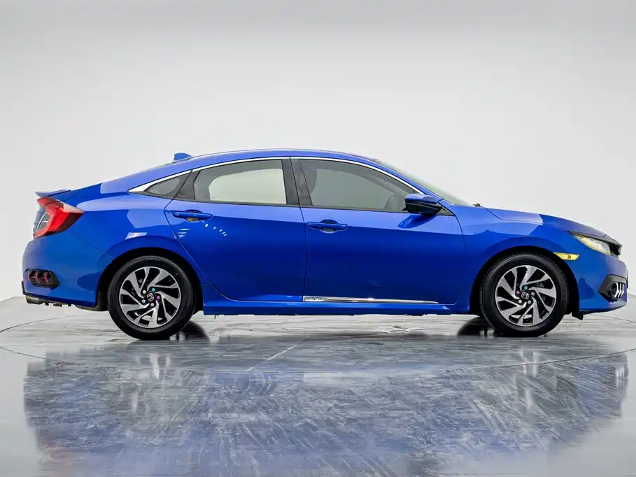Honda Civic — фото 30