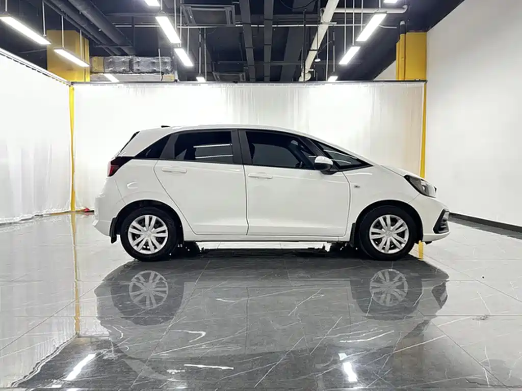 Honda Fit — фото 7