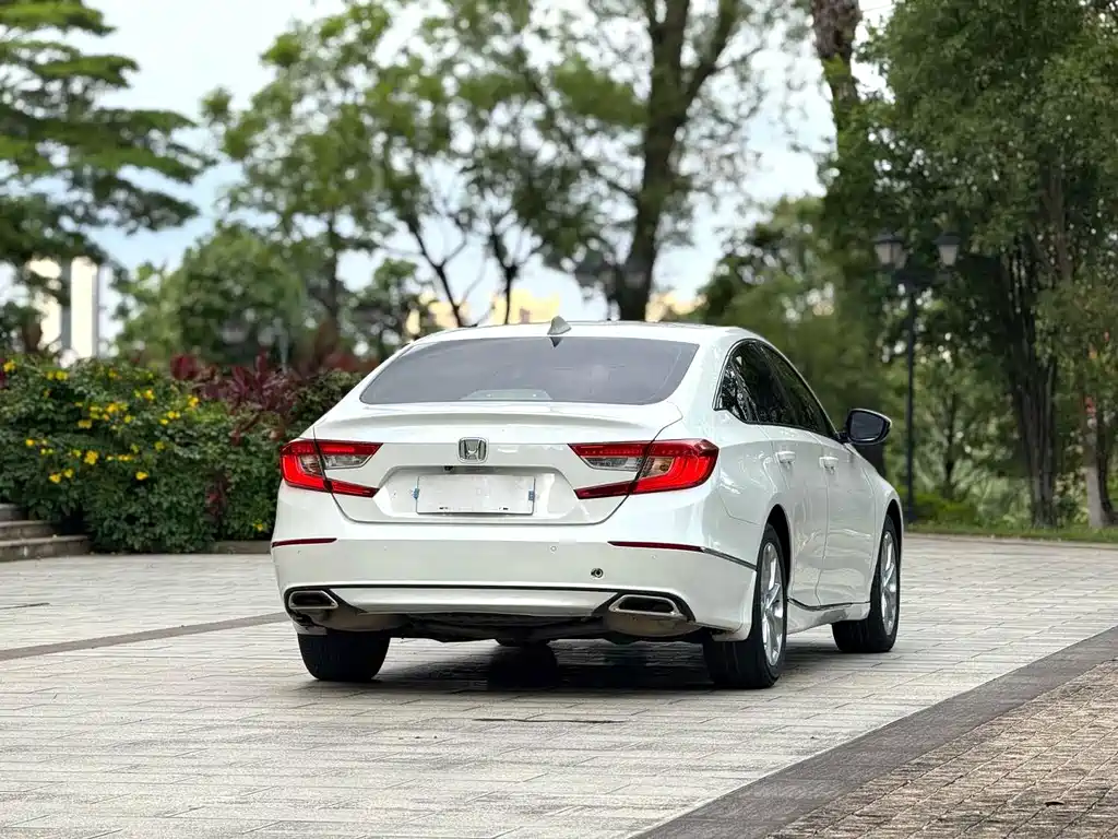 Honda Accord — фото 7