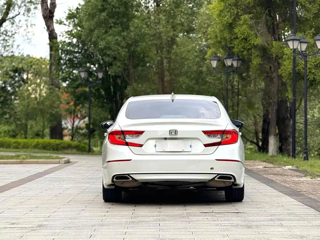 Honda Accord — фото 8