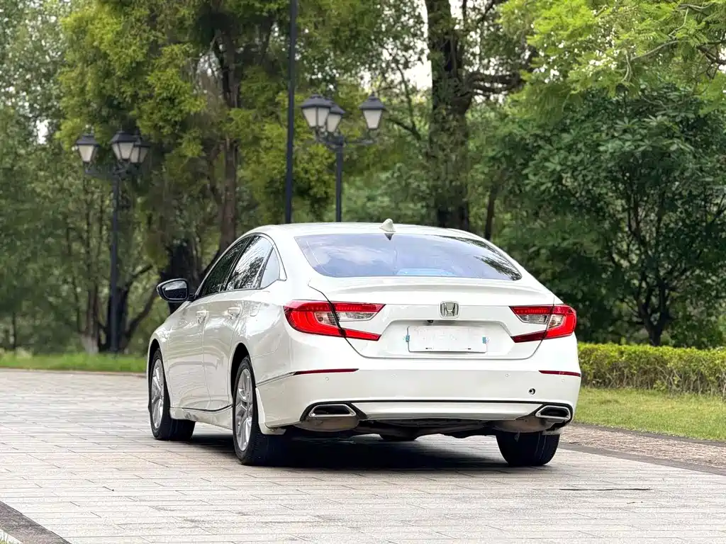 Honda Accord — фото 9