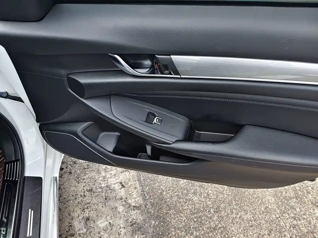 Honda Accord — фото 8