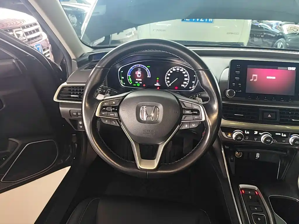 Honda Accord — фото 11