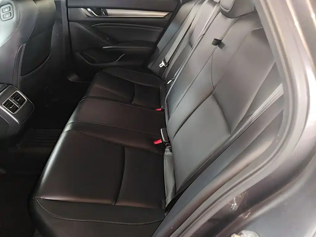 Honda Accord — фото 17