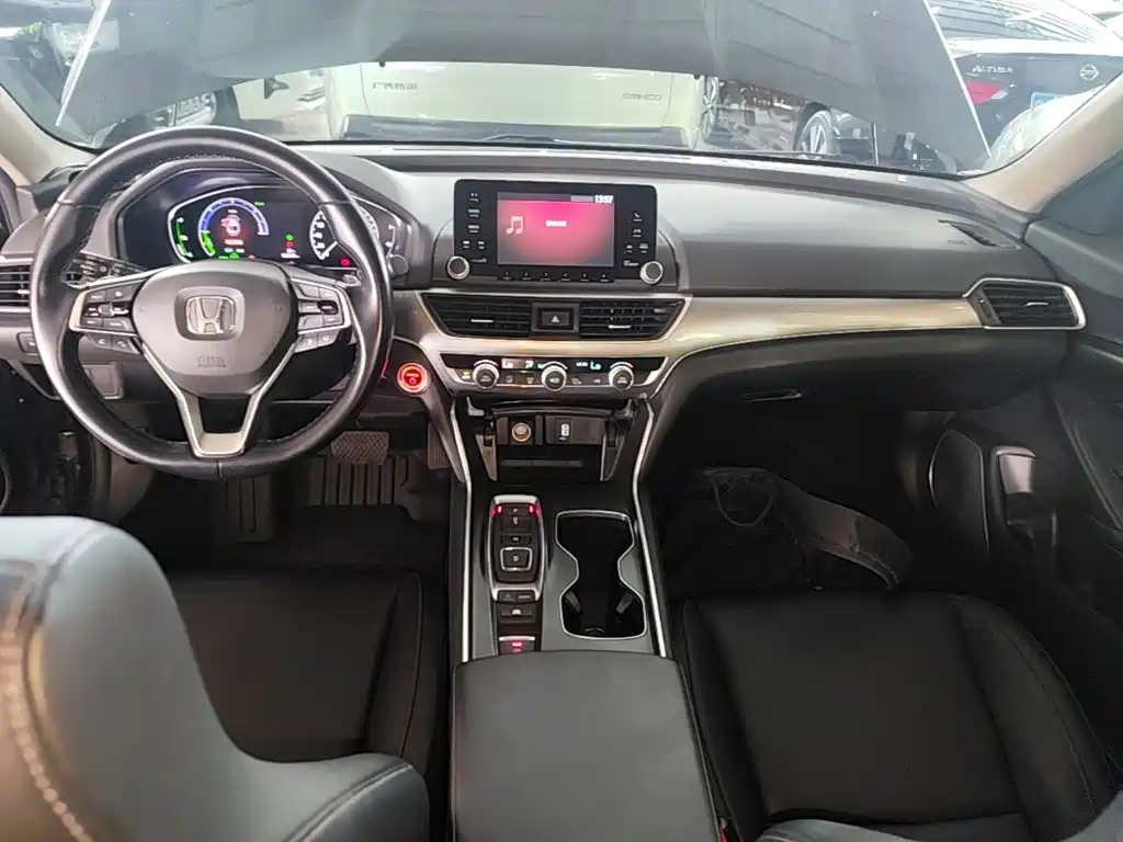 Honda Accord — фото 10