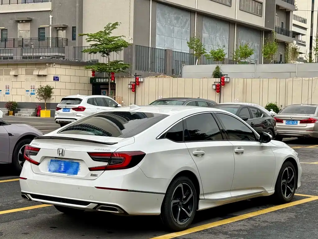 Honda Accord — фото 11