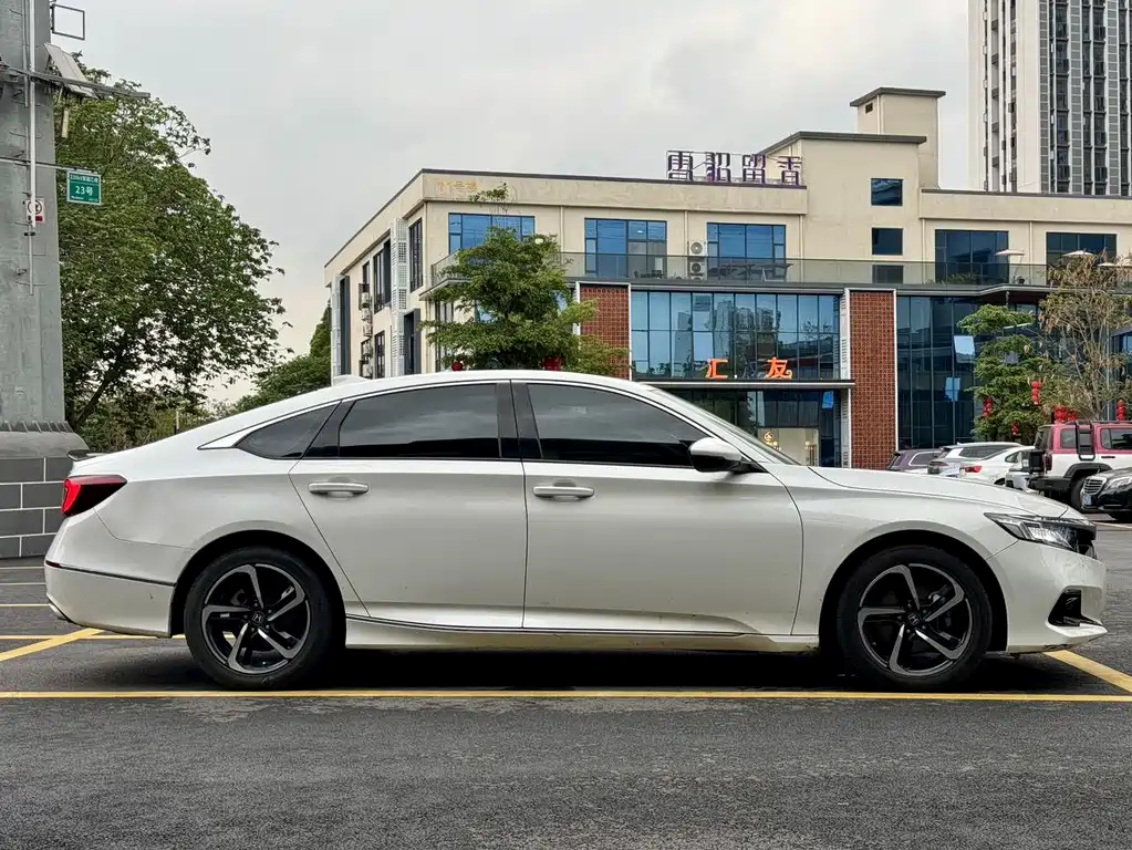 Honda Accord — фото 4