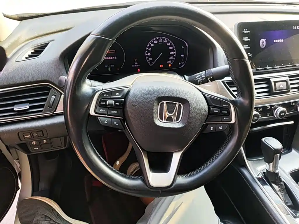 Honda Accord — фото 11