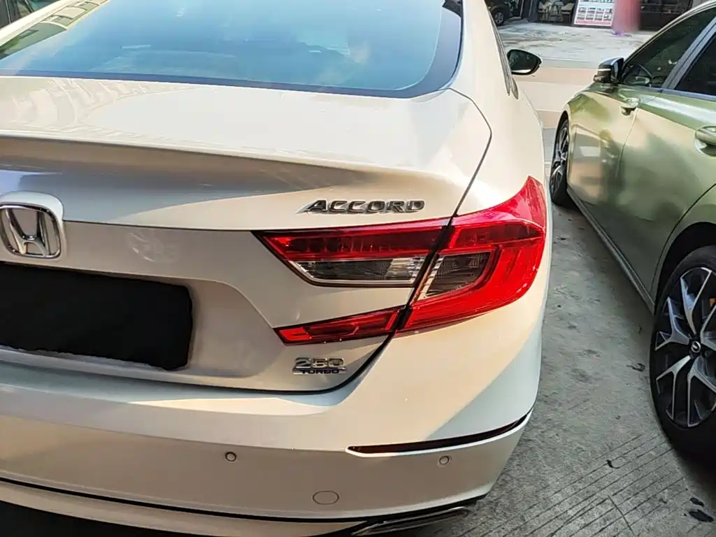 Honda Accord — фото 8