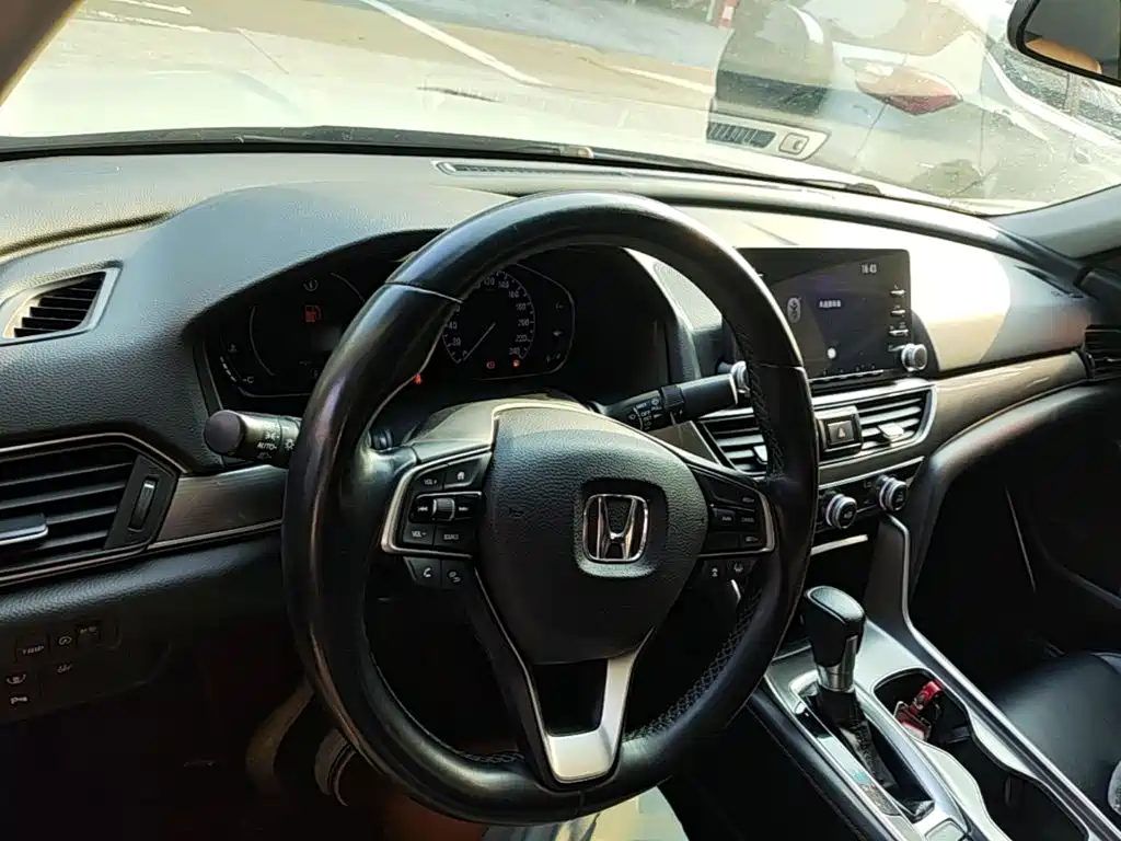 Honda Accord — фото 10