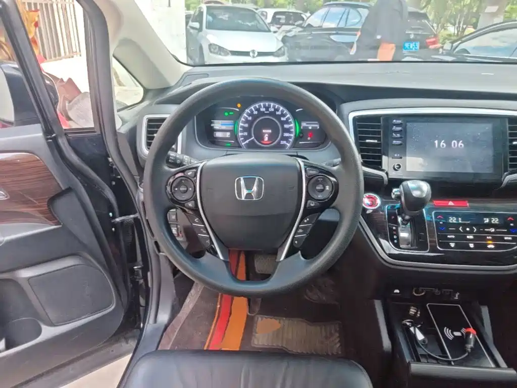 Honda Odyssey — фото 11