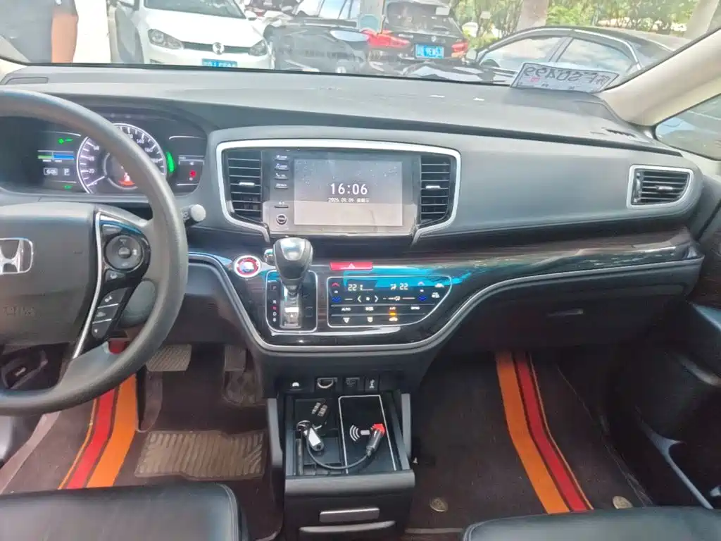 Honda Odyssey — фото 13