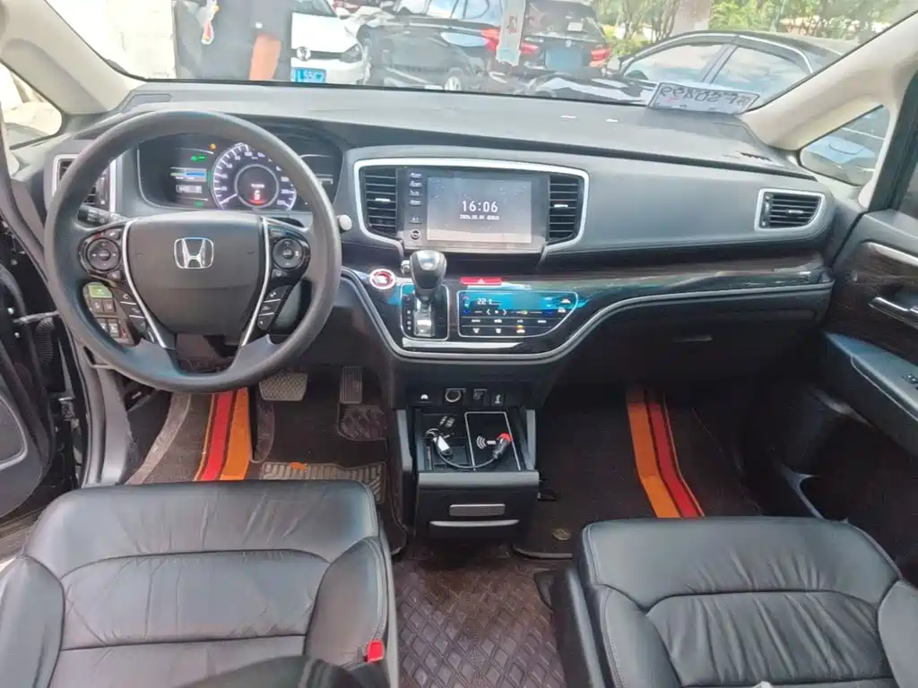 Honda Odyssey — фото 10