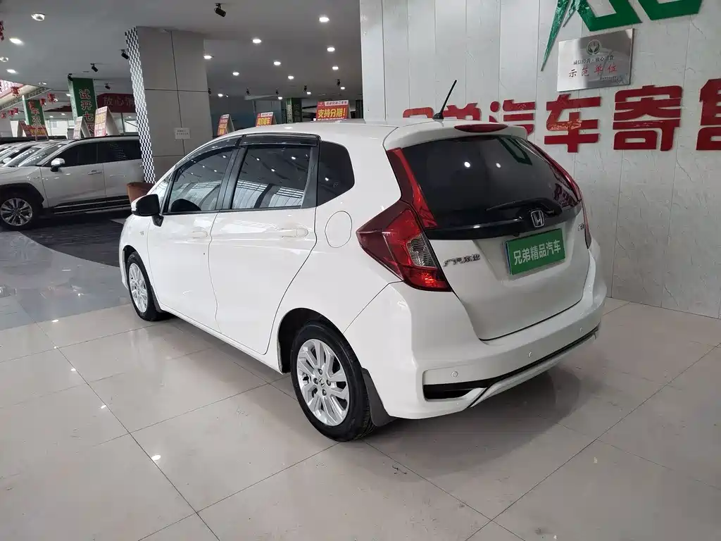 Honda Fit — фото 9