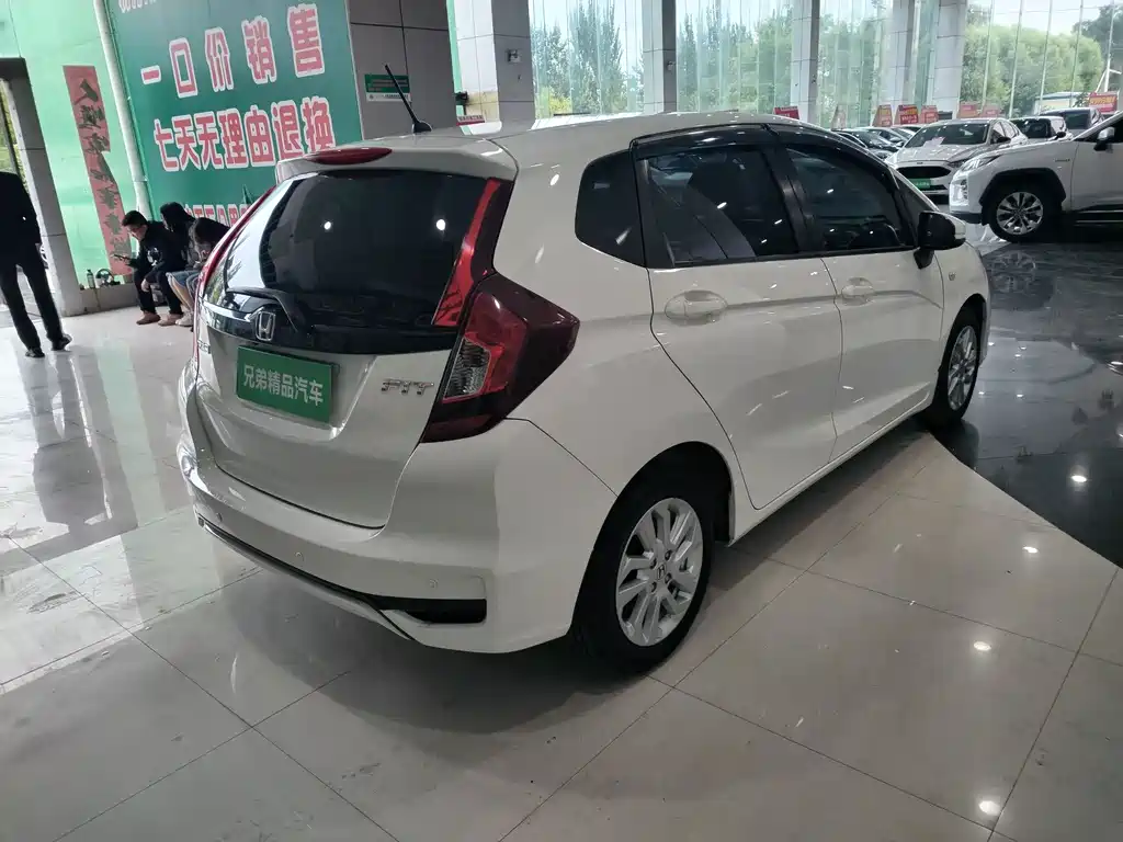 Honda Fit — фото 10