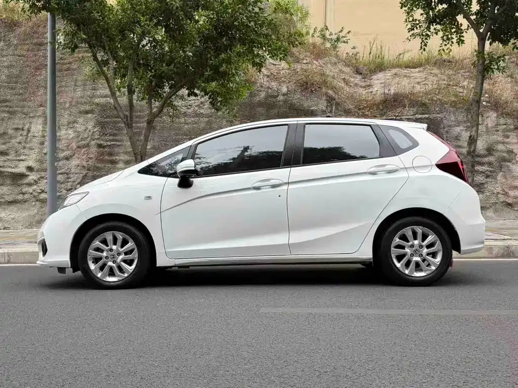 Honda Fit — фото 7