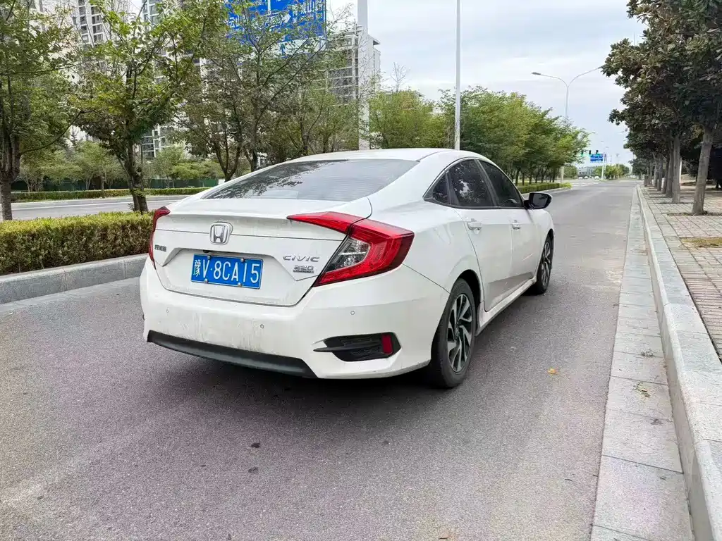 Honda Civic — фото 8
