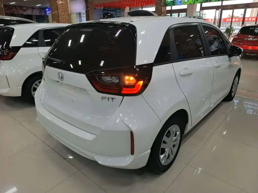 Honda Fit — фото 7