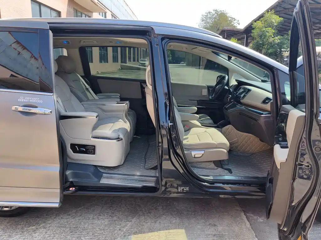 Honda Odyssey — фото 14