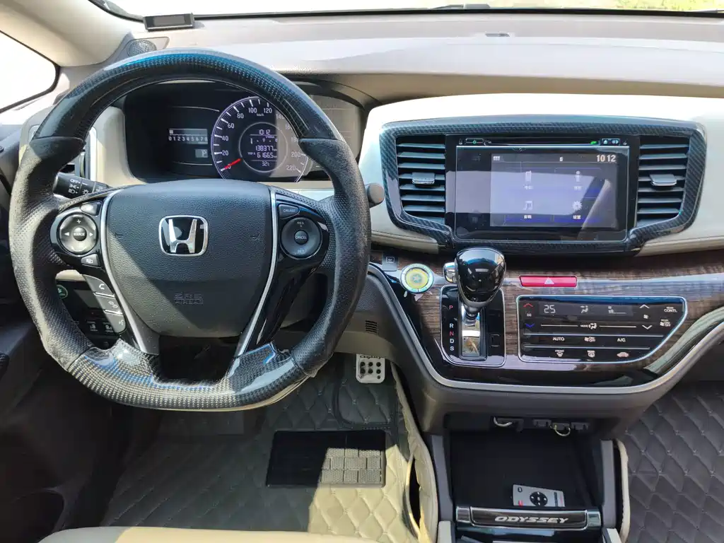 Honda Odyssey — фото 15