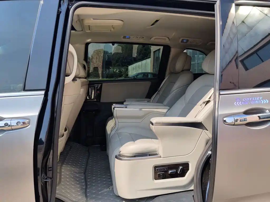 Honda Odyssey — фото 10