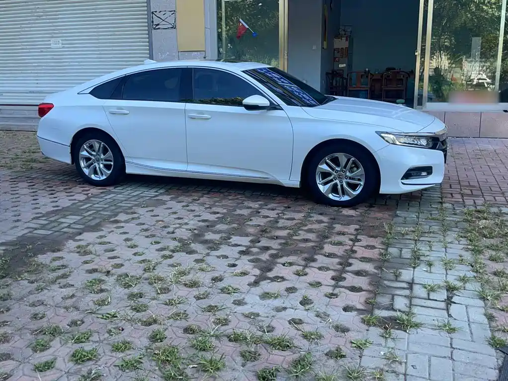 Honda Accord — фото 11