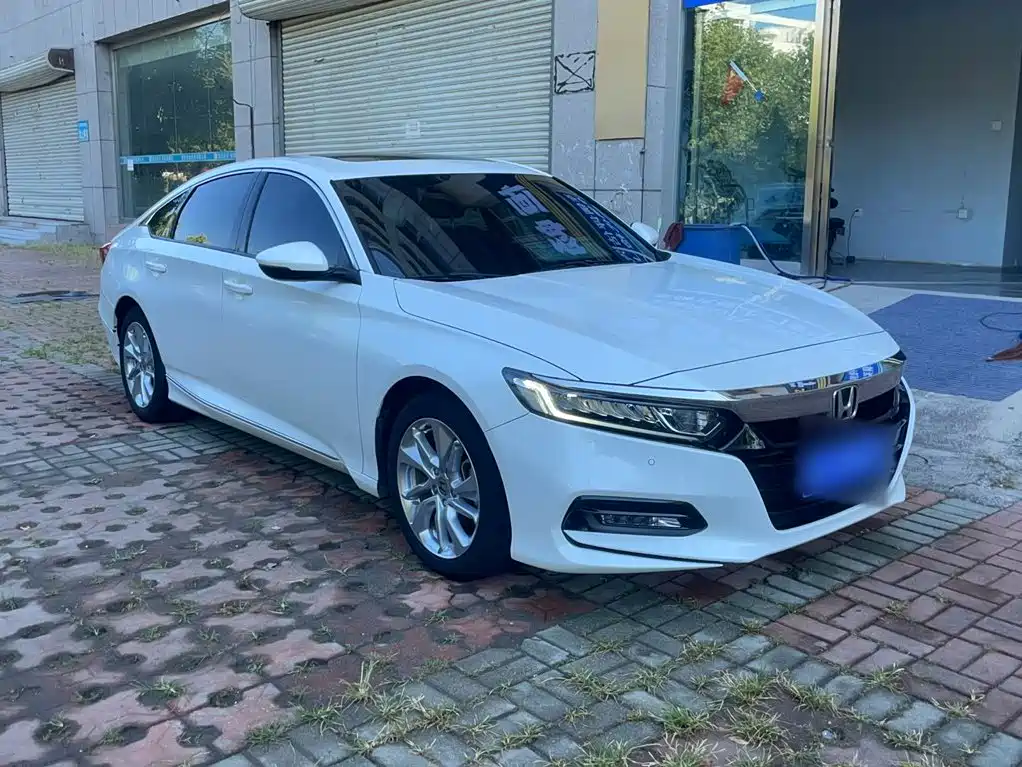 Honda Accord — фото 10