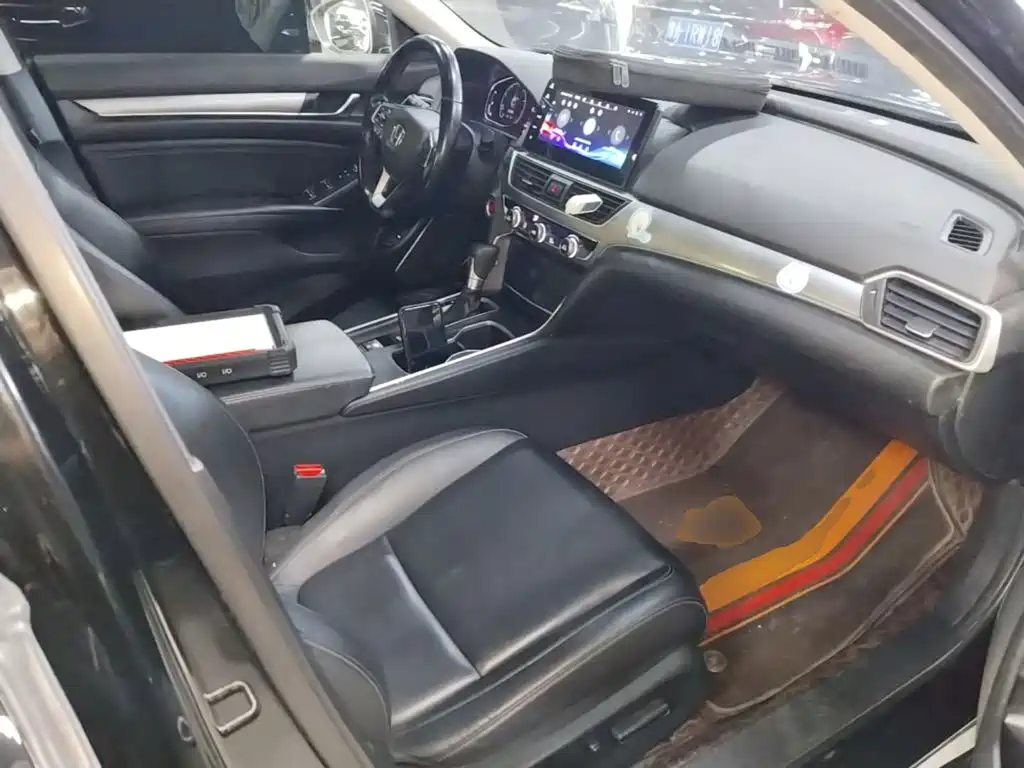 Honda Accord — фото 25