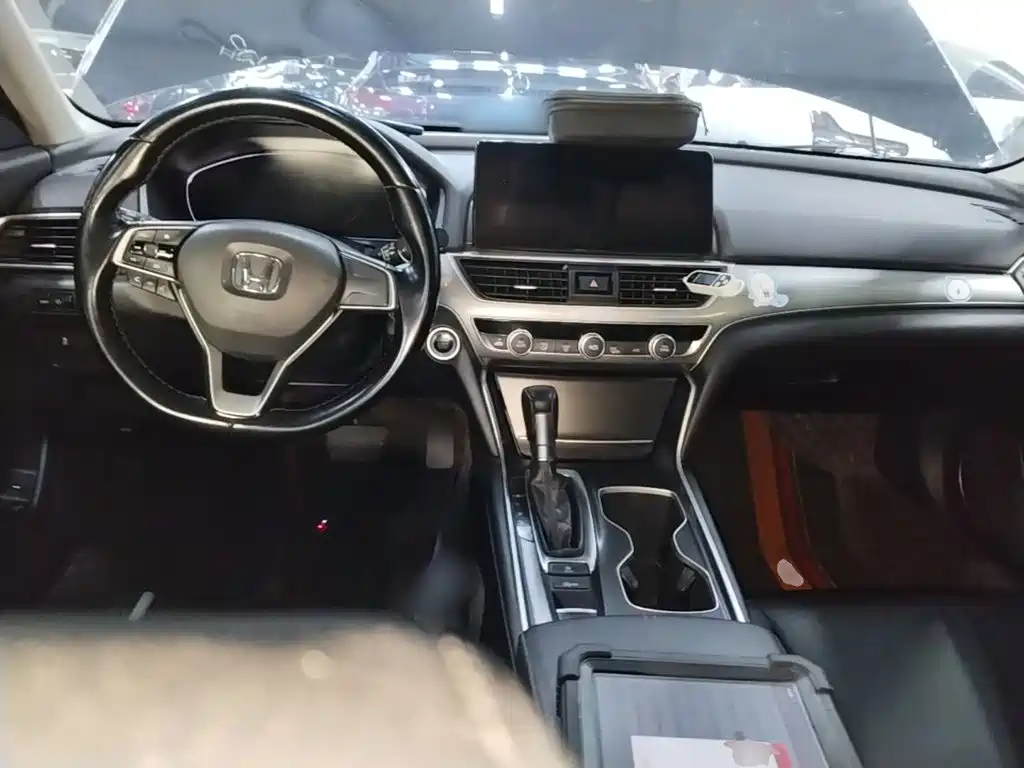 Honda Accord — фото 10