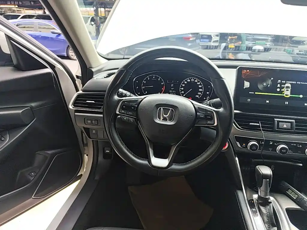 Honda Accord — фото 11