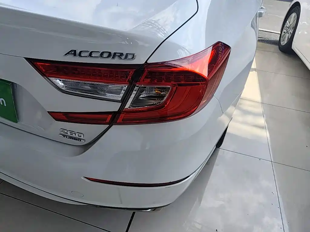 Honda Accord — фото 8