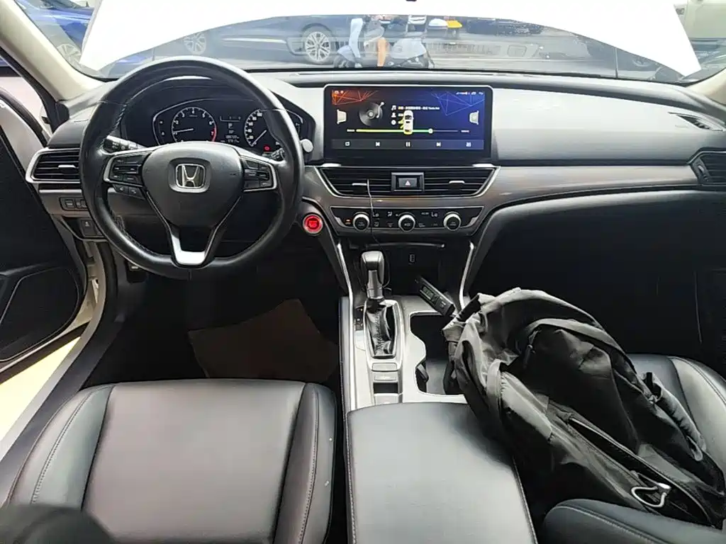 Honda Accord — фото 10