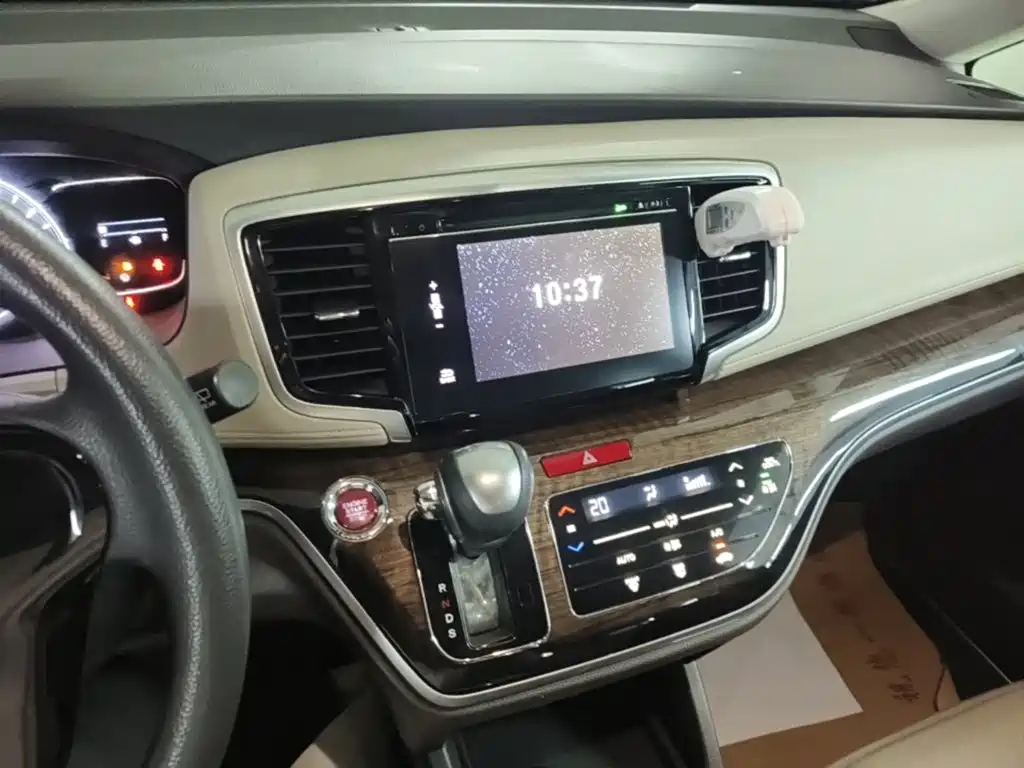 Honda Odyssey — фото 13