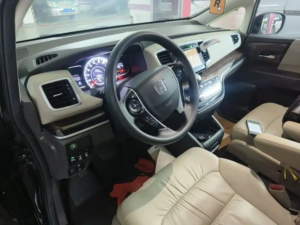 Honda Odyssey — фото 10