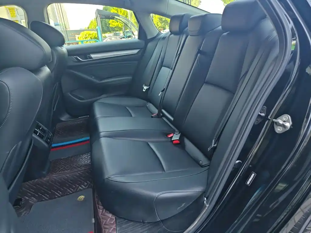 Honda Accord — фото 17