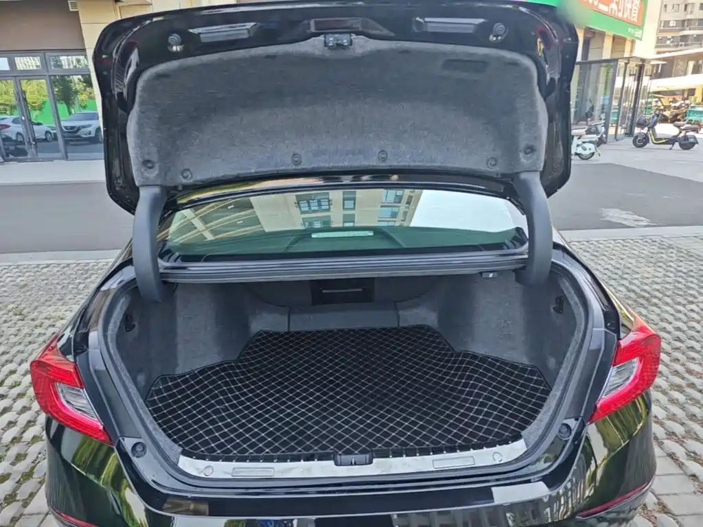 Honda Accord — фото 19