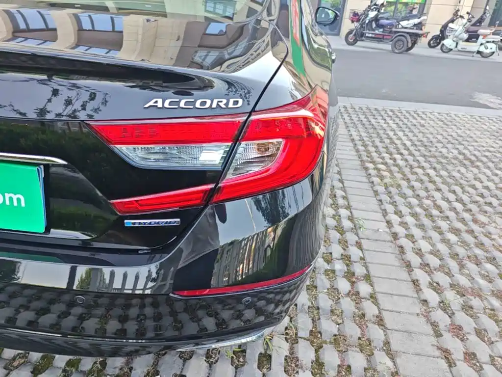 Honda Accord — фото 8